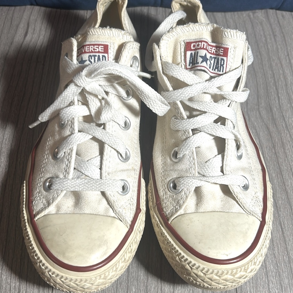 Rare UNISEX CONVERSE LOW TOP sneakers, Sz 6